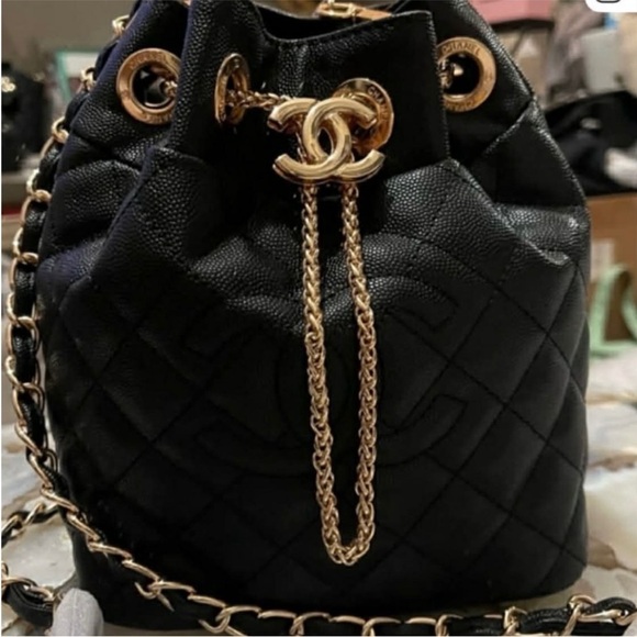 GWP Chanel Black Quilted Shoulder Bag with Gold Accents - Picture 6 of 10